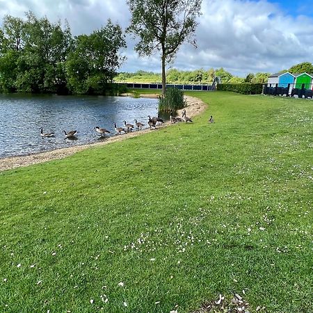 사우스 체르니 Waters Edge, Hoburne Cotswolds 빌라 외부 사진