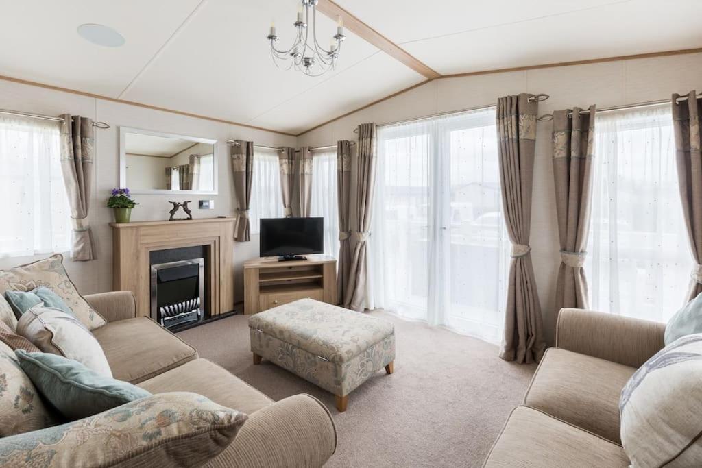 사우스 체르니 Waters Edge, Hoburne Cotswolds 빌라 외부 사진