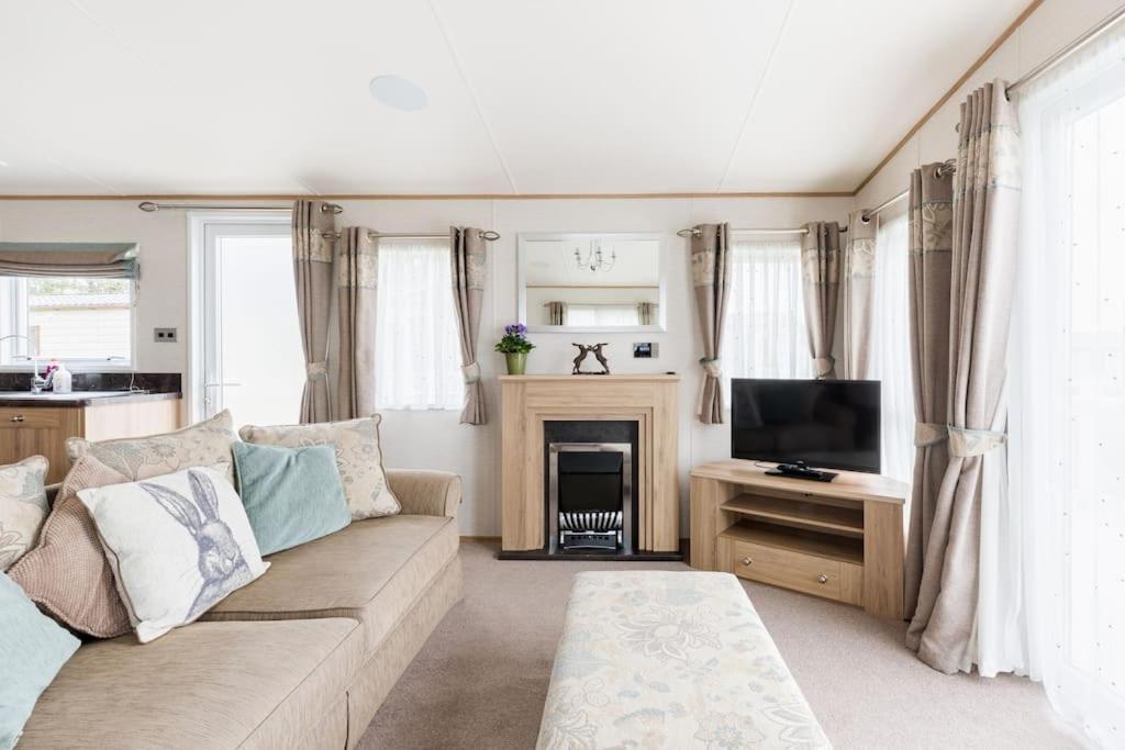 사우스 체르니 Waters Edge, Hoburne Cotswolds 빌라 외부 사진