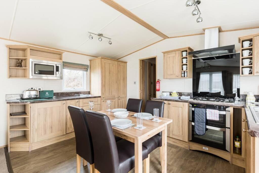 사우스 체르니 Waters Edge, Hoburne Cotswolds 빌라 외부 사진