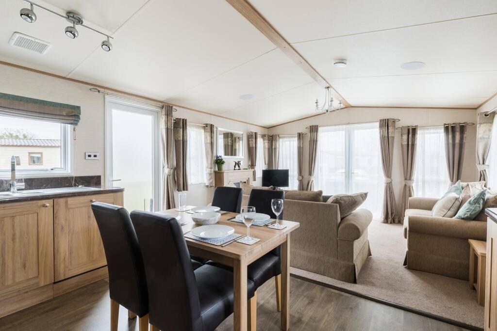 사우스 체르니 Waters Edge, Hoburne Cotswolds 빌라 외부 사진