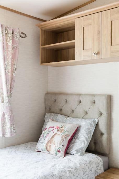 사우스 체르니 Waters Edge, Hoburne Cotswolds 빌라 외부 사진