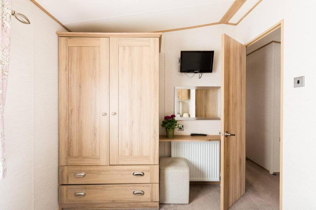 사우스 체르니 Waters Edge, Hoburne Cotswolds 빌라 외부 사진