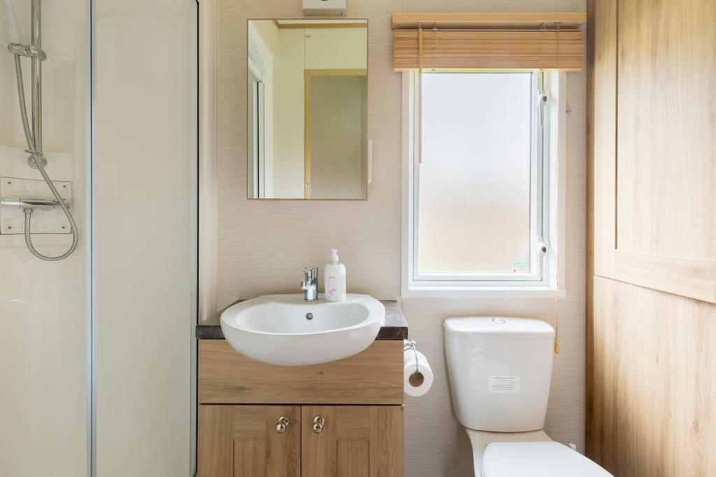 사우스 체르니 Waters Edge, Hoburne Cotswolds 빌라 외부 사진