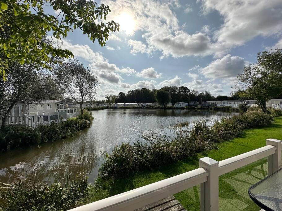 사우스 체르니 Waters Edge, Hoburne Cotswolds 빌라 외부 사진