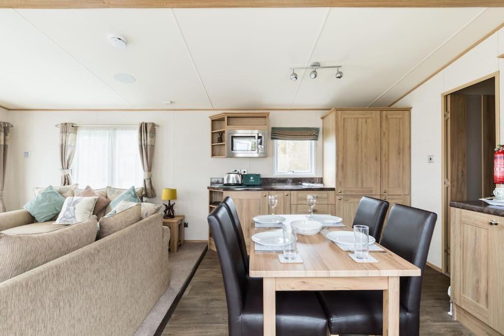 사우스 체르니 Waters Edge, Hoburne Cotswolds 빌라 외부 사진