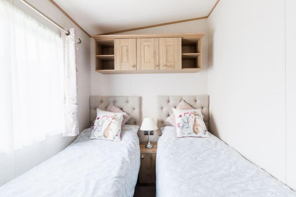 사우스 체르니 Waters Edge, Hoburne Cotswolds 빌라 외부 사진